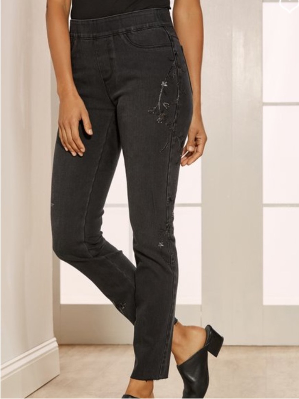 Soft Surroundings Black Embroidered Ankle Jeans